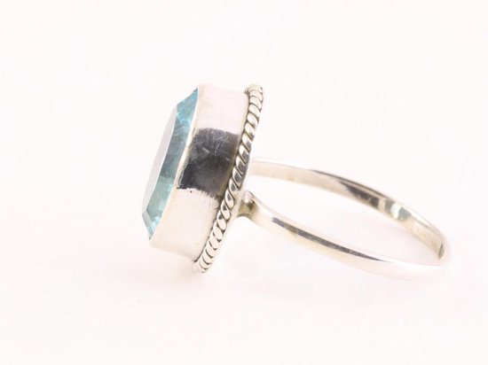 Bague artisanale en argent avec topaze bleue - taille 17,5
