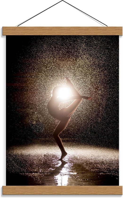 Schoolplaat – Ballet Meisje in de Regen - 30x40cm Foto op Textielposter (Wanddecoratie op Schoolplaat)