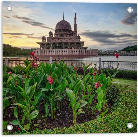 Tuinposter – Masjid Putra Moskee met Planten - 50x50cm Foto op Tuinposter  (wanddecoratie voor buiten en binnen)