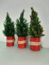 Drie kunstkerstboompjes in pot