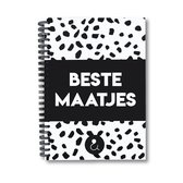Dieren - dierenboek - honden - katten - kattenspeeltjes - paarden -