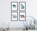Une chambre d'enfant avec quatre affiches de dinosaures au mur : Stégosaure, T-Rex, Brontosaure, Triceratops.