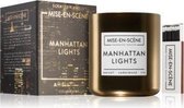 Mise-en-Scène exclusieve Geurkaars– Manhattan Lights -300 gram – 50 branduur -(met bijpassende spotify playlist) home perfume – zeezout- ceder - iris - Huisgeur - Huisparfum - Cade