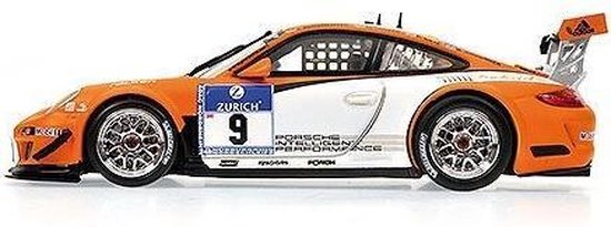 De 1:43 Diecast Modelcar van de Porsche 911 GT3R Hybrid #9 van de 24H Nurburgring 2010. De drivers waren Bergmeister / Lietz / Holzer en Ragginger.De fabrikant van het schaalmodel s Minichamps.Dit model is alleen online beschikbaar. - MINICHAMPS