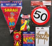 50 jaar- Sarah - Verjaardag Versiering - Ballonnen - Afzetlint - Vlaggenlijn - Taarttopper - Rozet - Feestpakket