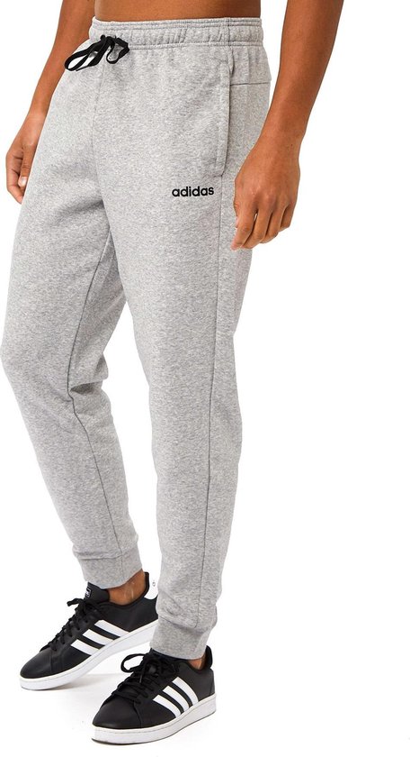 adidas Essentials Plain T Pant Fleece Heren Broek - Medium Grey Heather/Mgh Solid Grey - Maat S