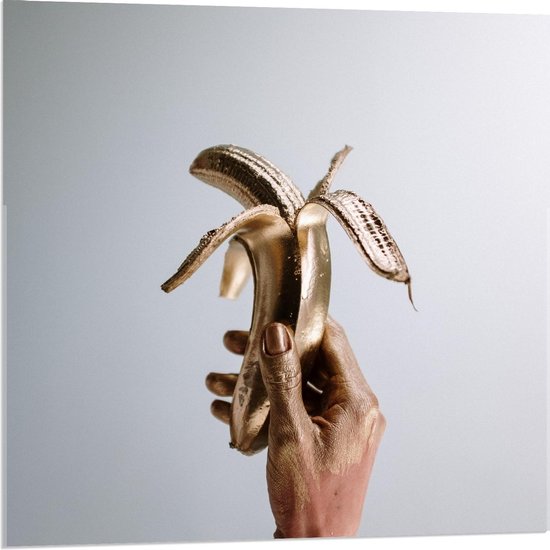 Acrylglas - Gouden Banaan in Hand - 80x80cm Foto op Acrylglas (Met Ophangsysteem)