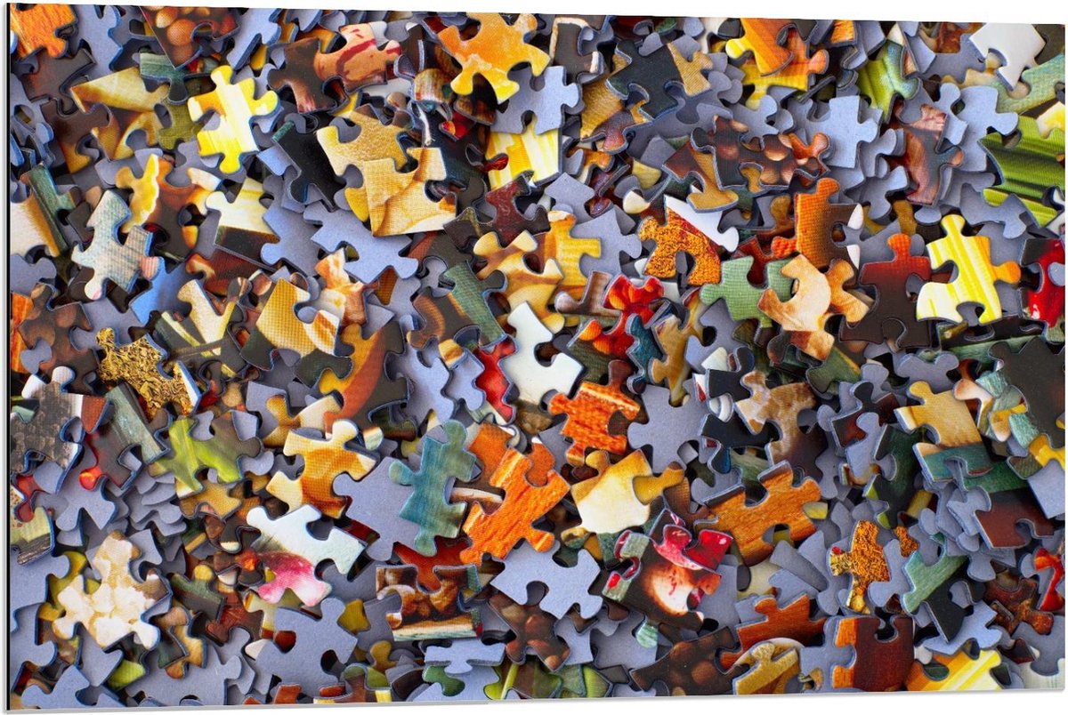 Dibond - Hoop Gekleurde Puzzelstukjes - 90x60cm Foto op Aluminium (Wanddecoratie van metaal)