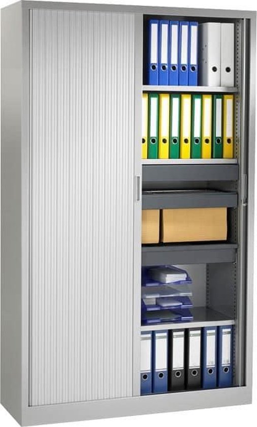 Een lichtgrijze roldeurkast met ordners, dozen en mappen op de schappen.