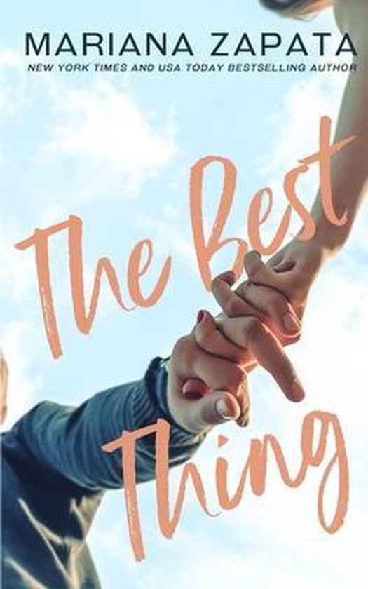 Boekcover van 'The Best Thing' door Mariana Zapata, met twee handen die elkaar vasthouden tegen een hemelse achtergrond.