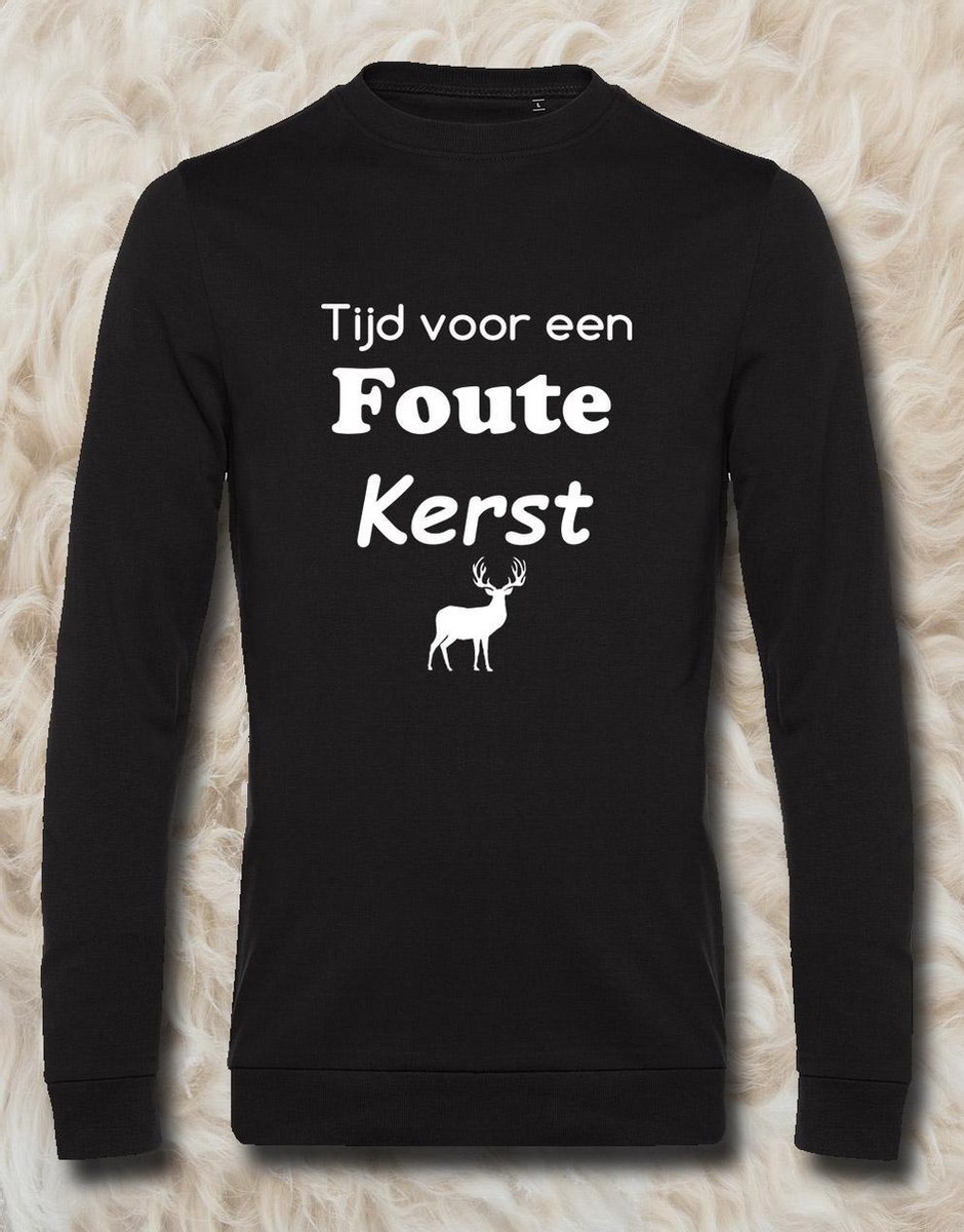 Sweater met opdruk “Tijd voor een foute kerst” Zwarte sweater met witte opdruk.  Een echte foute kersttrui! op Prijzenvolger.com
