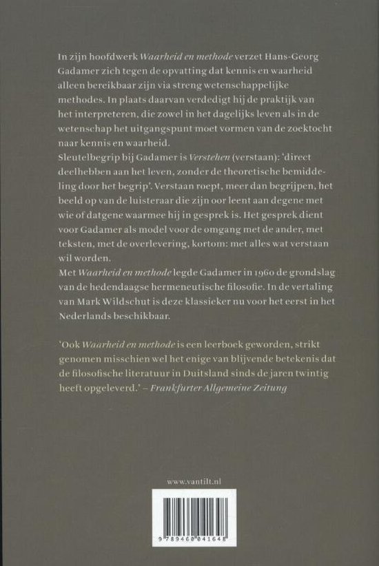Achterkant van een boek met tekst. Titel: Waarheid en methode. Auteur: Hans-Georg Gadamer. Vertaald door Mark Wildschut.