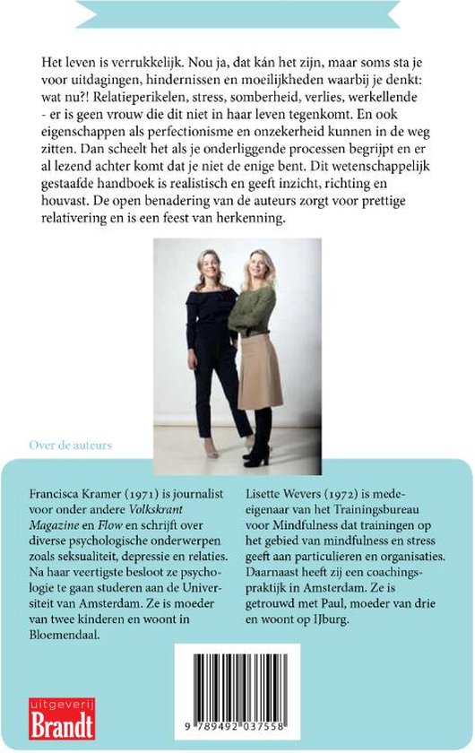 Achterkant boek met tekst en twee auteursfoto's. Lisette Wevers en Francisca Kramer.