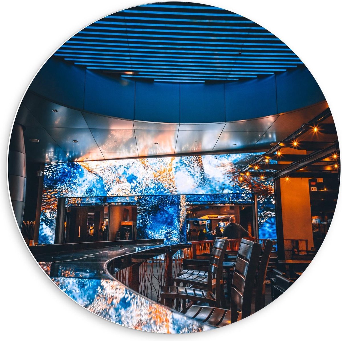 Forex Wandcirkel - Bar met Blauw Plafond en Muren - 60x60cm Foto op Wandcirkel (met ophangsysteem)