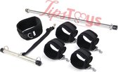 TipsToys Luxe Spannende Sex Bondage set van RVS Seks Spreidstang met Handboeien en Enkelboeien BDSM Sex Toys "Inclusief Oogmasker"| Kleur Zwart