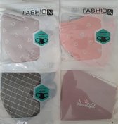 Set van 4 stuks fashion mondkapjes (katoen/fleece/tekst) winter gevoerde uitvoering