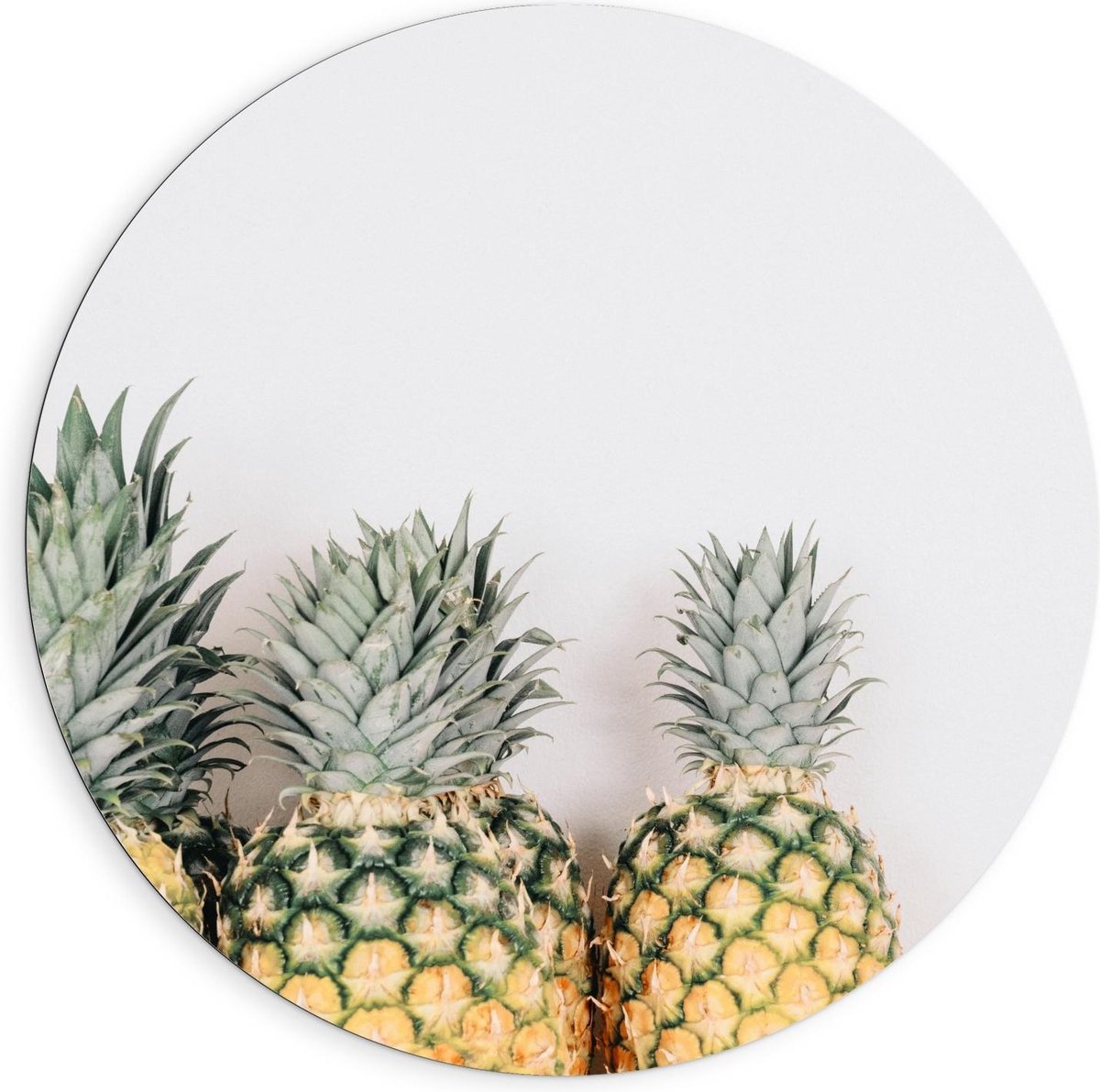 Dibond Wandcirkel - Ananas op Witte Achtergrond - 90x90cm Foto op Aluminium Wandcirkel (met ophangsysteem)