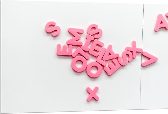 Dibond - Roze Letterfiguren - 120x80cm Foto op Aluminium (Met Ophangsysteem)