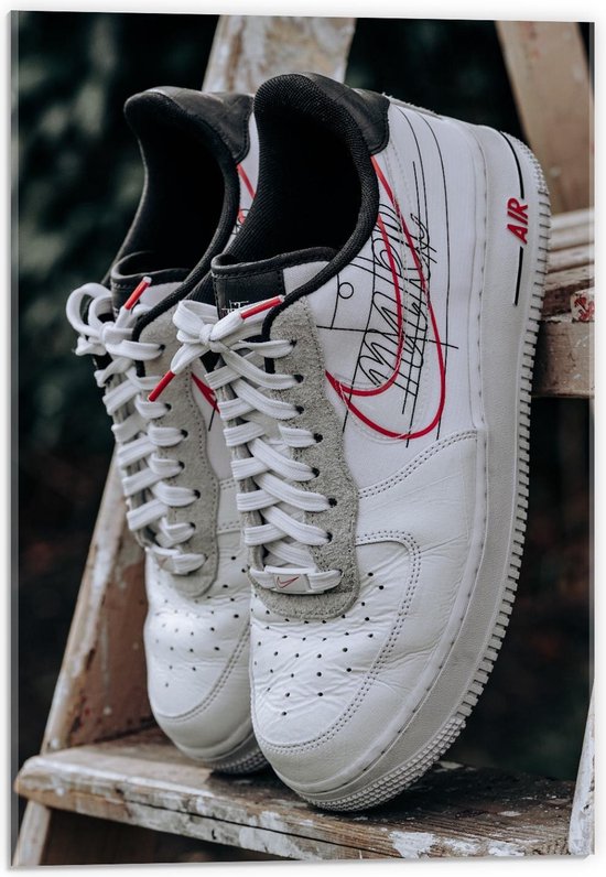 Plexiglas Witte Nike Air Schoenen met Rood 40x60cm Foto op