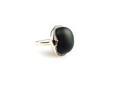 model Boule zwart zilveren ring gezet met zwarte steen en cubic zirconia
