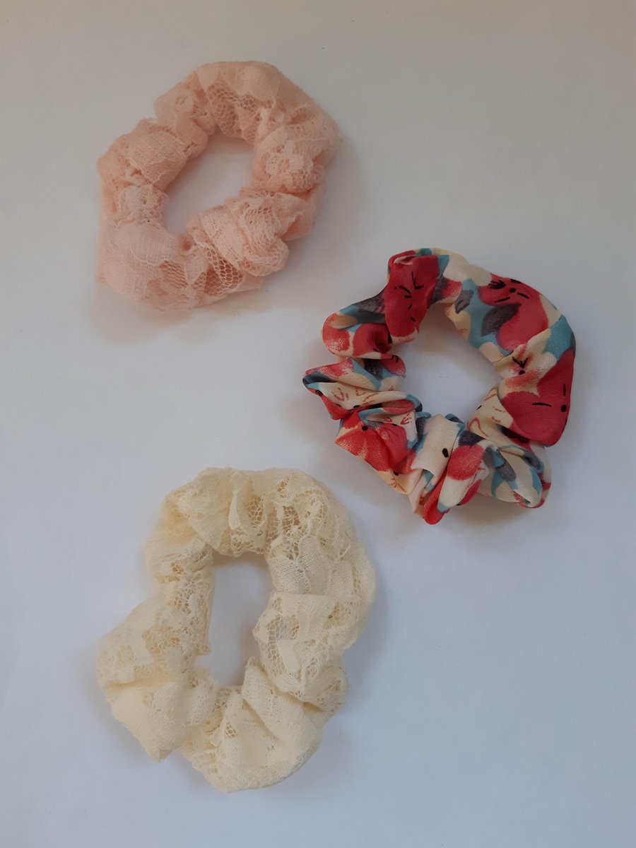 Le Sjalerie Haarmode Scrunchie Set van drie verschillende elastieken