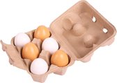 Boîte en carton avec des œufs en bois