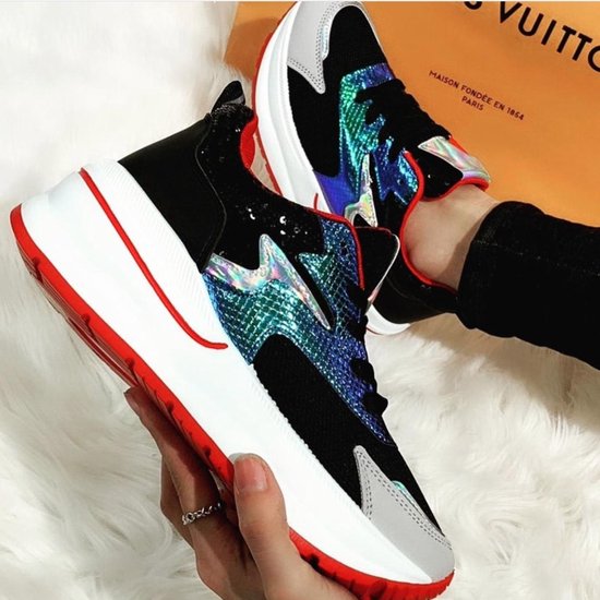 Shop RUN FOR IT Zwarte sneakers met hoge zool | Elise Store - Elise Store
