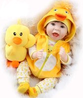 Reborn baby pop 'Charly' - 55 cm - Jongen met gele eend outfit - Met knuffel, speen en fles - Soft vinyl