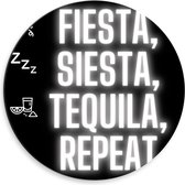 Dibond Wandcirkel - Tekst: ''Fiesta, Siesta, Tequila, repeat'' zwart/wit met figuren - 30x30cm Foto op Aluminium Wandcirkel (met ophangsysteem)