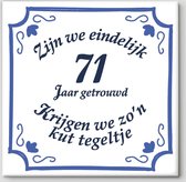 Huwelijk cadeau 71 jaar | Spreuktegel - Zijn We Eindelijk 71 Jaar Getrouwd Krijgen We Zo'n Kut Tegeltje| Spreuktegel | Kut tegeltje 71 jaar getrouwd | Gratis ophangsysteem