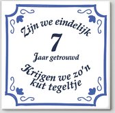 Huwelijk cadeau | Zijn we eindelijk 7 jaar getrouwd krijgen we zo'n kut tegeltje | Tegeltje spreuk 7 jaar getrouwd| Spreuktegels | Cadeau  7 jaar getrouwd