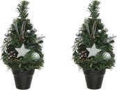 2x stuks mini kunst kerstbomen/kunstbomen met zilveren versiering 30 cm - Miniboompjes/kleine kerstboompjes