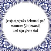 Grappig Tegeltje met Spreuk (Sinterklaas kado): Je staat straks helemaal paf, wanneer Sint zwaait met zijn grote staf + Cadeau verpakking & Plakhanger