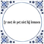 Tegeltje met Spreuk (Tegeltjeswijsheid): Er met de pet niet bij kunnen + Kado verpakking & Plakhanger