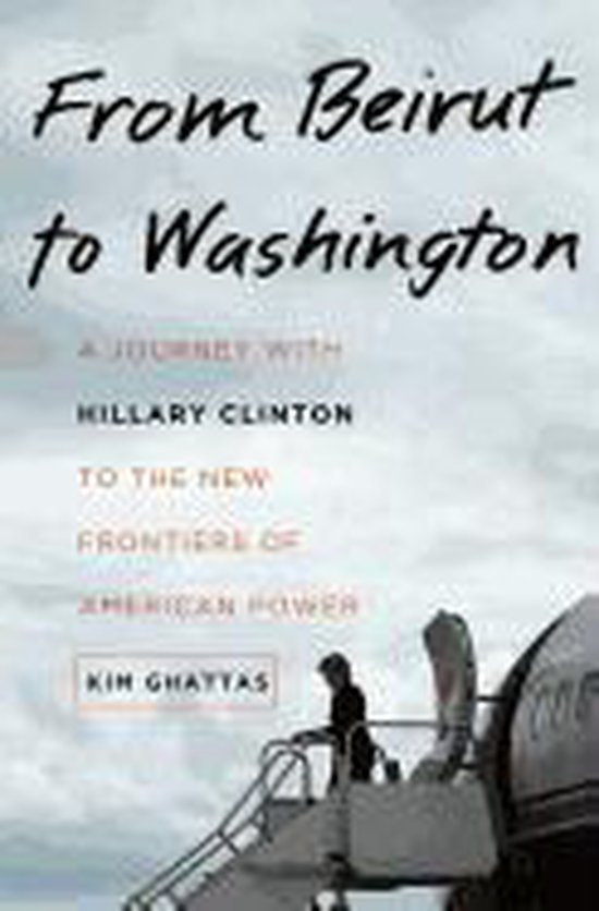 Boek "From Beirut to Washington: A Journey with Hillary Clinton to the New Frontier of American Power" van Kim Ghattas. Een vrouw stapt op een vliegtuig.