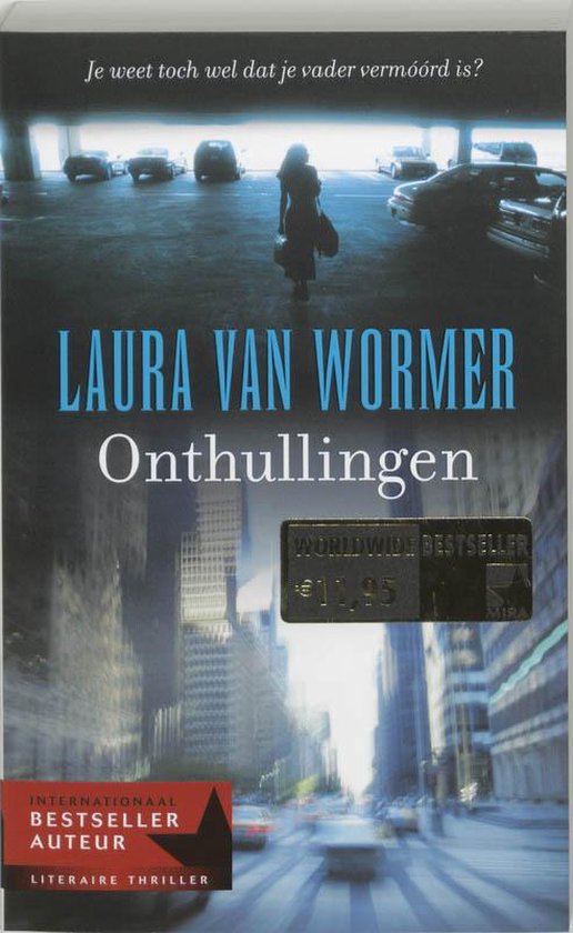 Boekomslag met silhouet van vrouw in parkeergarage, met stad op de achtergrond. Titel: 'Onthullingen' van Laura van Wormer.