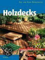 Holzdecks im Garten