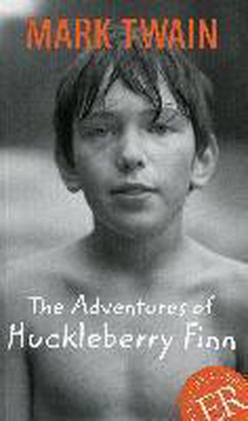 Boek: The Adventures of Huckleberry Finn, met een zwart-wit foto van een jongen.
