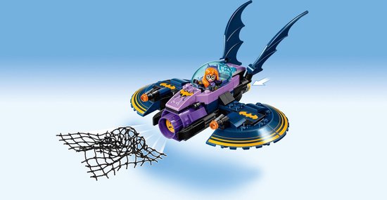 Paarse en donkerblauwe Batgirl batjet met vleermuisvleugels, gele accenten en een net dat wordt afgeschoten.