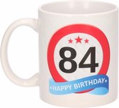 Verjaardag 84 jaar verkeersbord mok / beker