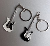 2 stuks gitaar sleutelhangers