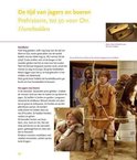 Illustratie van prehistorische mensen die jagen en stenen huizen bouwen. Een kano.