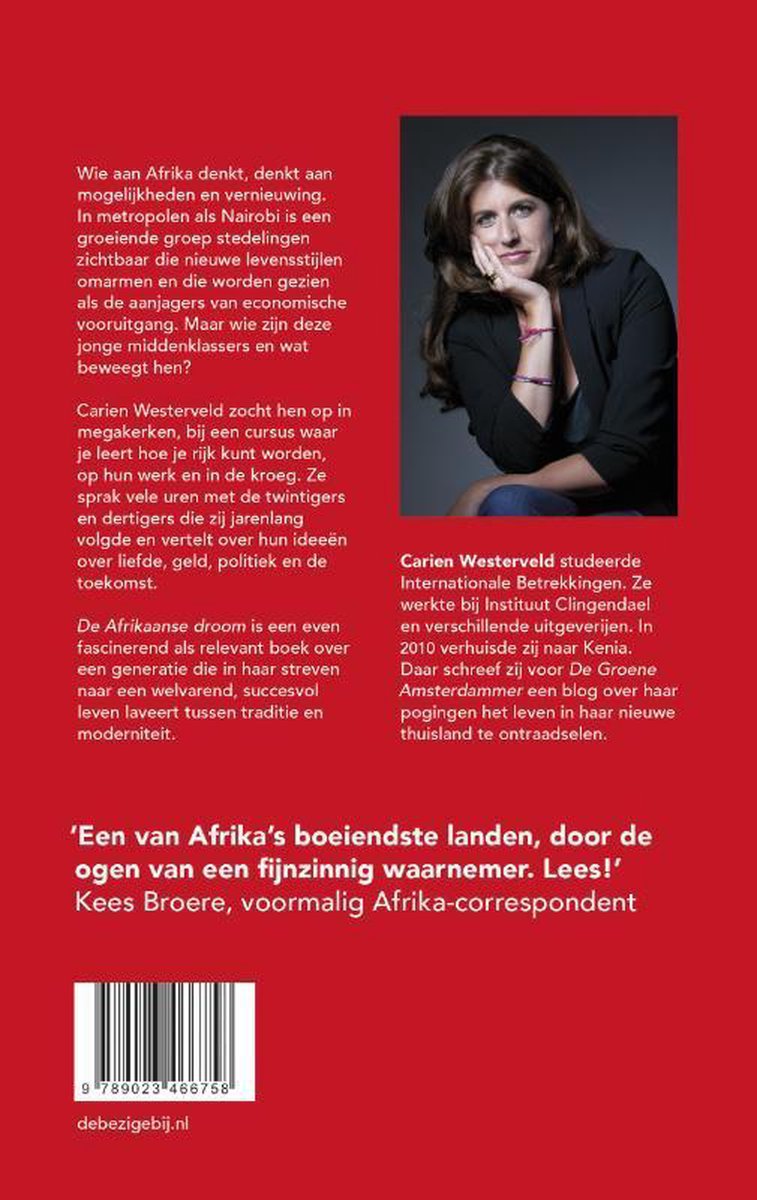 Vrouw met bruin haar, gekleed in zwart jasje, leunt op haar hand.