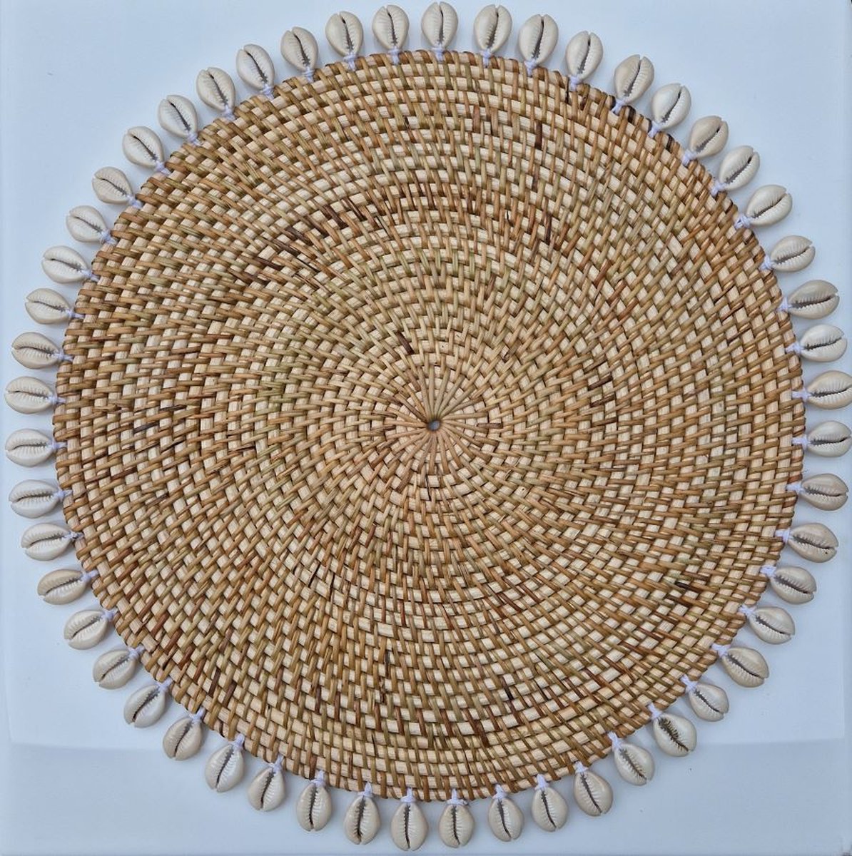 MigoStyling - Placemat - Dia 39 cm - schelp - Rotan - Kauri schelp - Naturel - Bohemian - Onderzetter