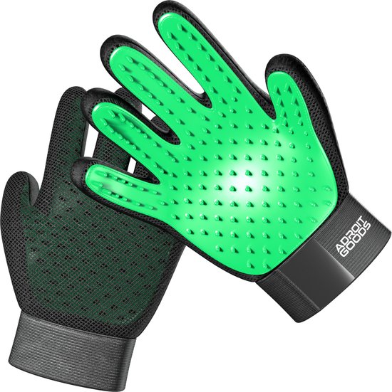 Paire de gants de toilettage verts et noirs, gros plan.