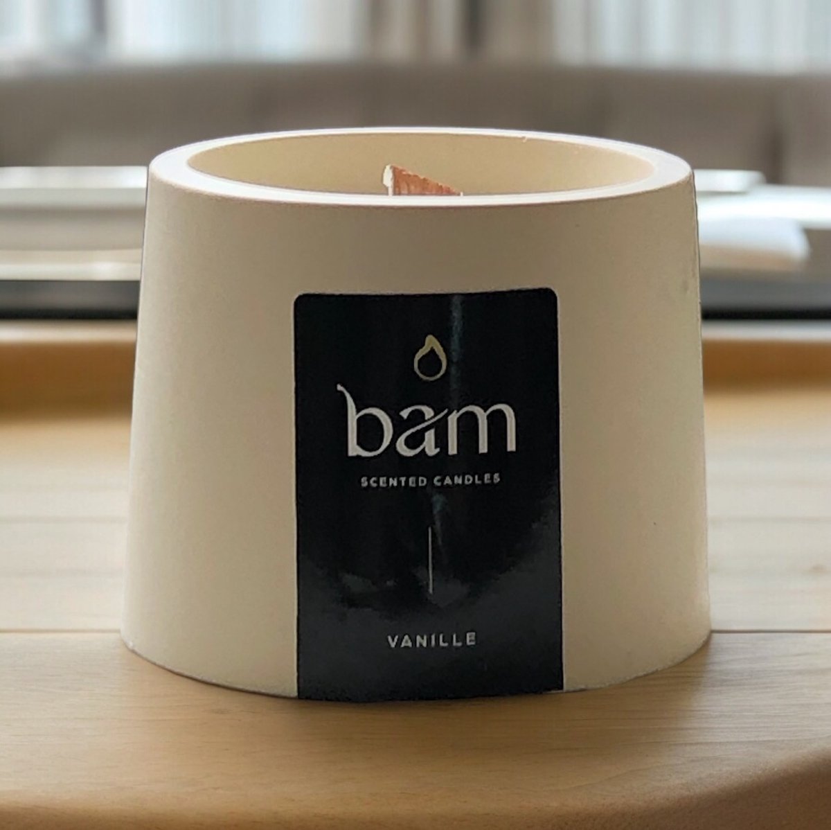 Bam Kaarsen Vanille Geurkaars – Cone Collectie – Houten Wiek – Lichtgeel Handgemaakt Potje – 100 g – 30 Branduren