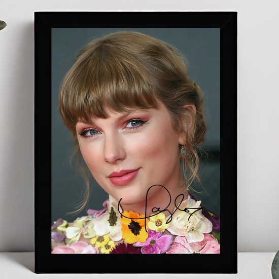 Taylor Swift Ingelijste Handtekening – 15 x 10cm In Klassiek Zwart Frame – Gedrukte handtekening – Love Story - Swiftie - Red