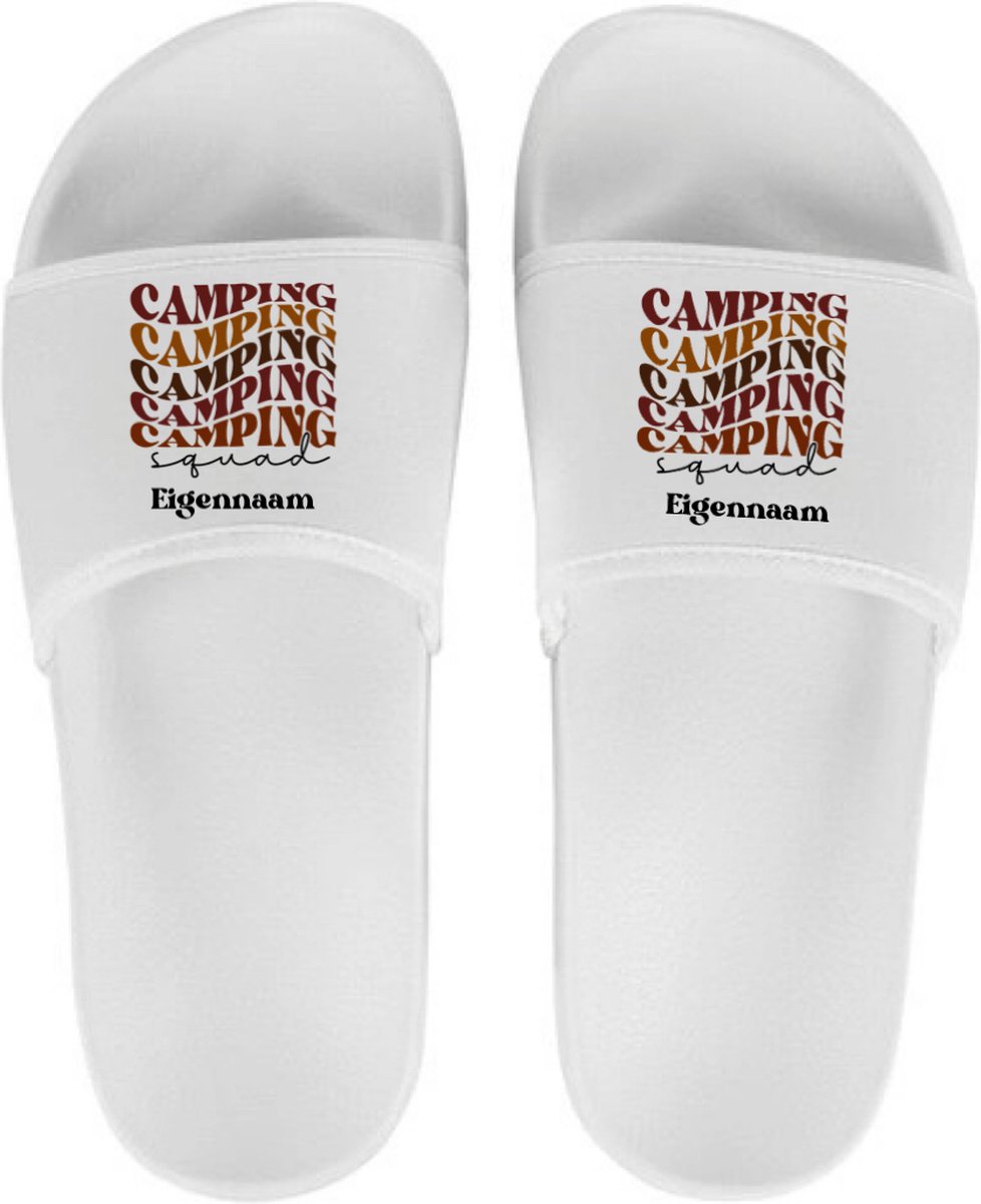 Slippers voor hem en haar - Persoonlijke slippers met naam - Camping Squad - Wit - Schoenmaat 43/44