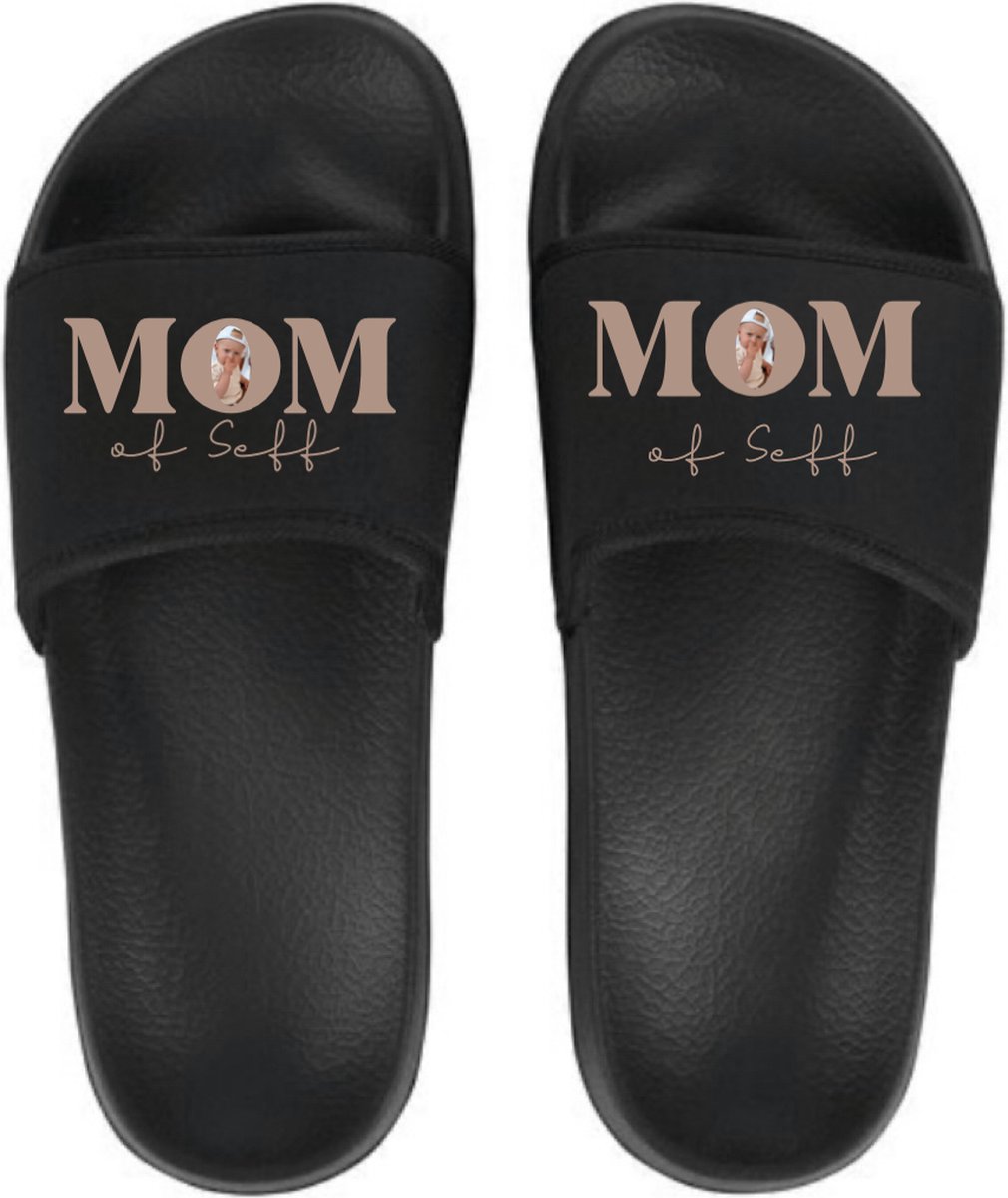 Slippers dames - met naam kind en foto - Cadeau Mama Sinterklaas Kerst Moederdag - Persoonlijke slippers met naam en foto - Slippers Mama - Zwart - Dames - Maat 35/36