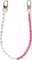 xoxo Wildhearts telefoonkoord - Island Girl - Kort Koord - Geschikt voor iPhone - Geschikt voor Samsung - Universeel - Phone cord - Telefoonketting - Koord voor telefoon - Telefoon hanger ketting - Parelketting - Kralenketting - Wit / Roze